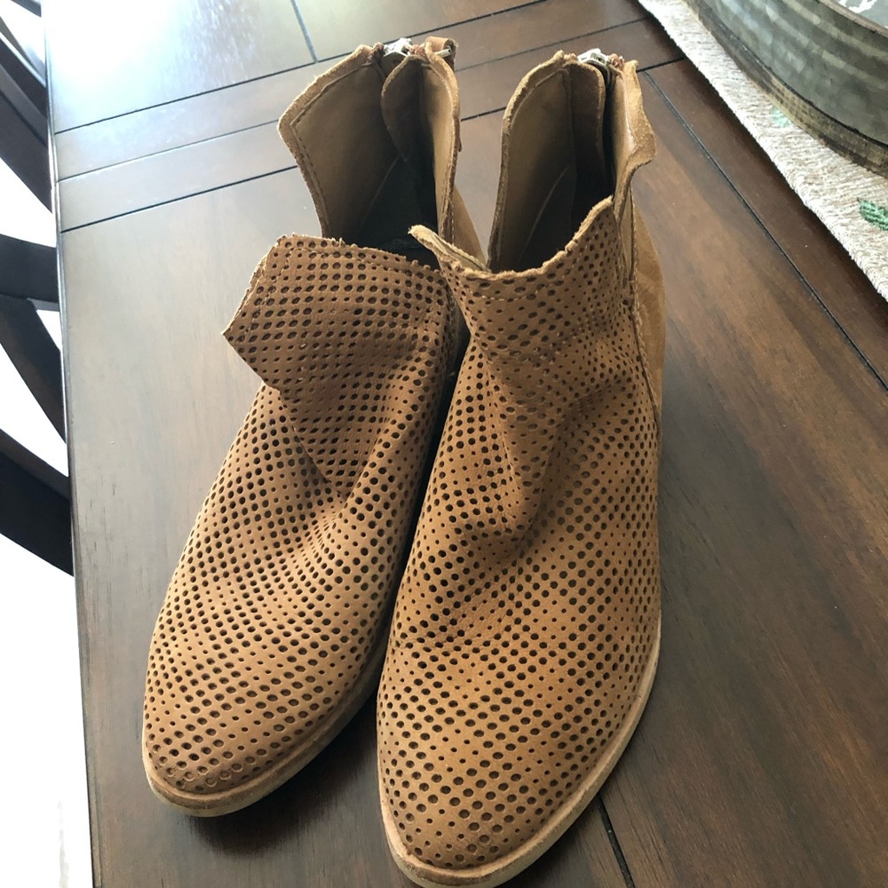 Dolce Vita Tommi Leather booties size 9